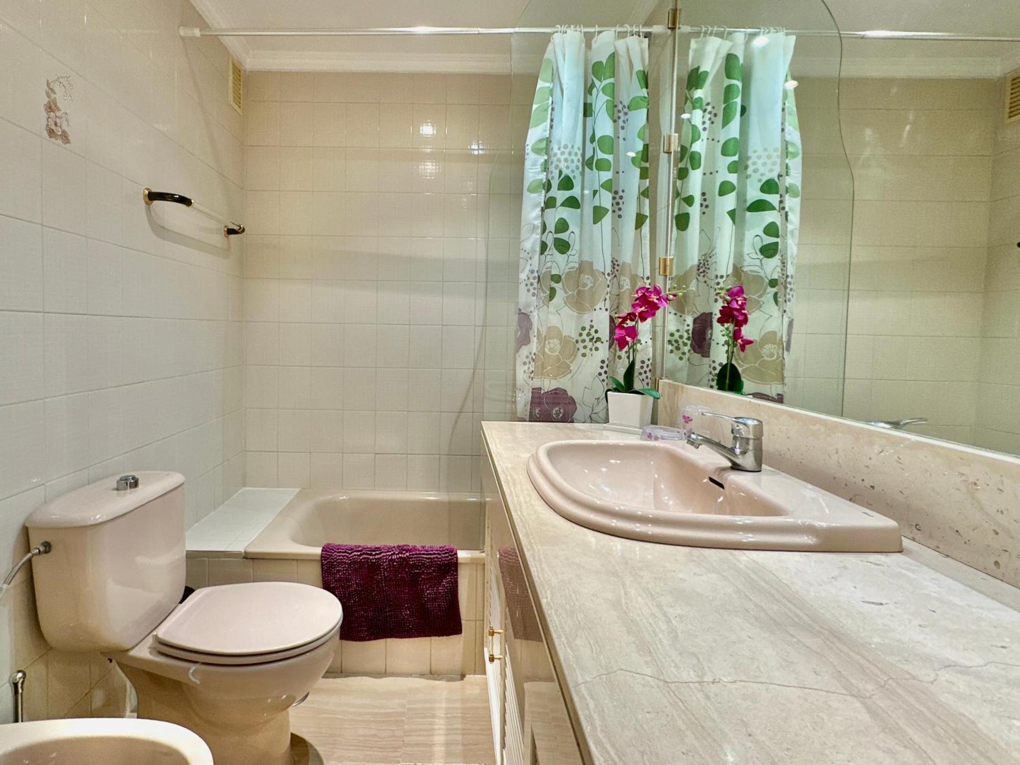 Hostiguest Coliving Leon Y Castillo Las Palmas de Gran Canaria Exterior photo